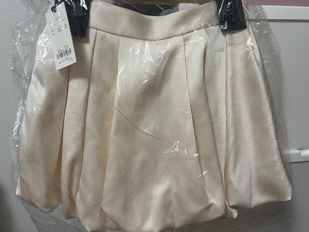 【新品・未使用】サテンバルーンスカート 38 WHITE