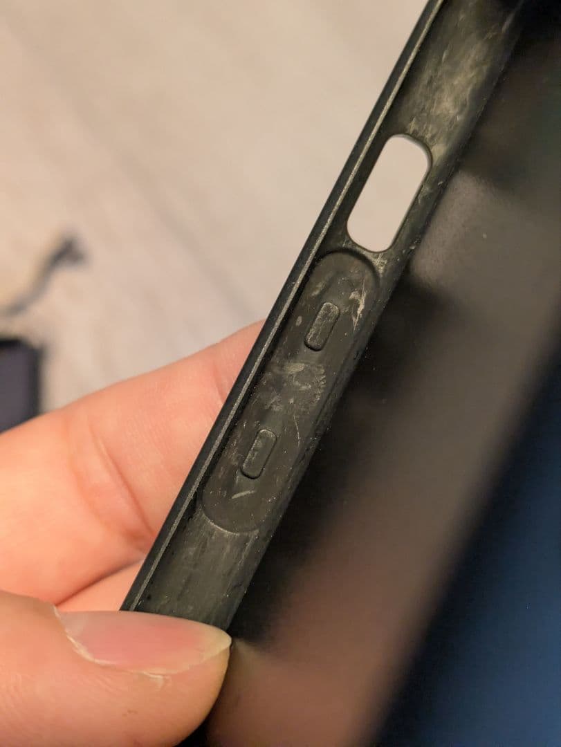 PRADA iPhone15 ケース