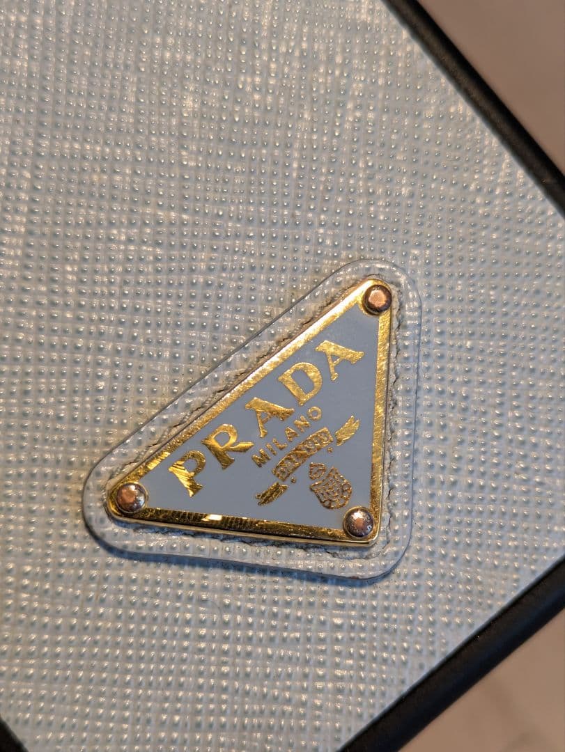 PRADA iPhone15 ケース