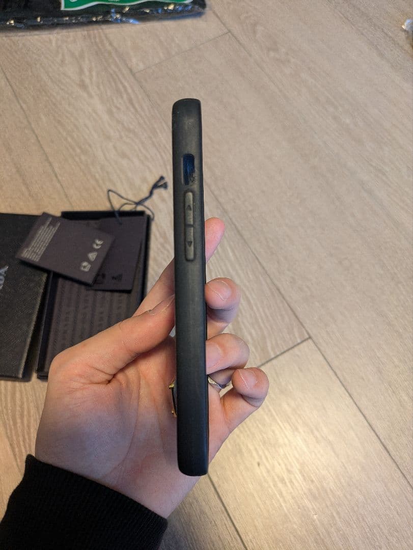 PRADA iPhone15 ケース