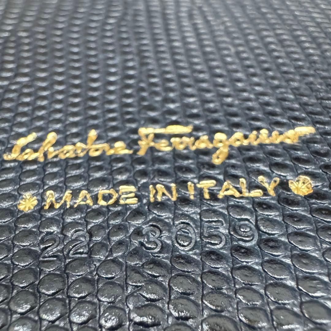 月末SALE‼️Ferragamoフェラガモ長財布 ヴァラリボン レザー 箱付