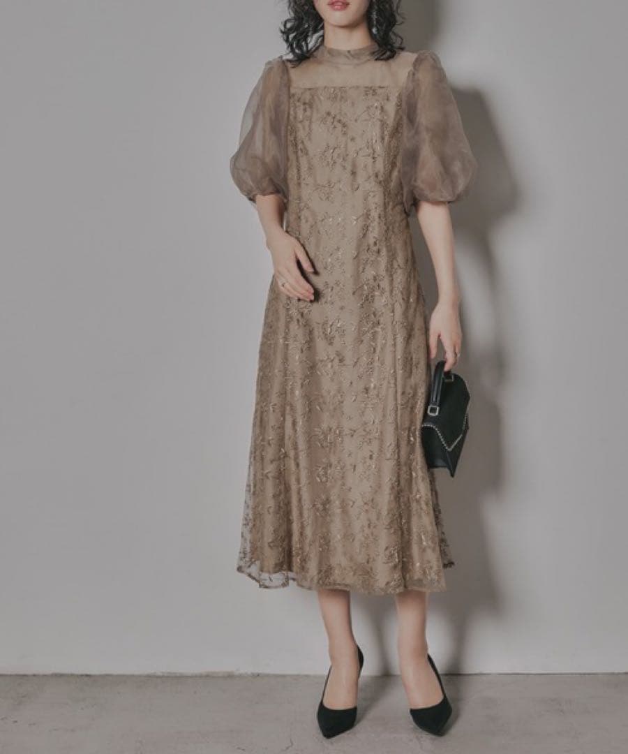 niana オーガンジーパフスリーブ刺繍レースドレス