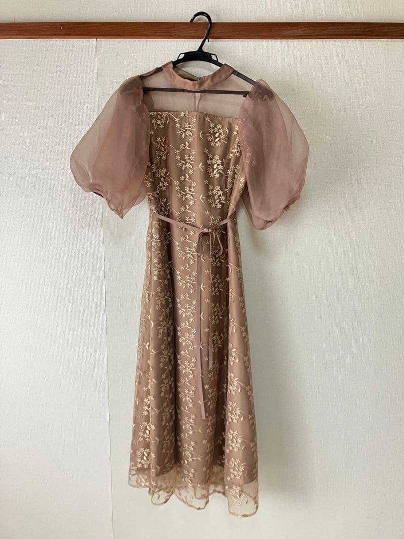 niana オーガンジーパフスリーブ刺繍レースドレス