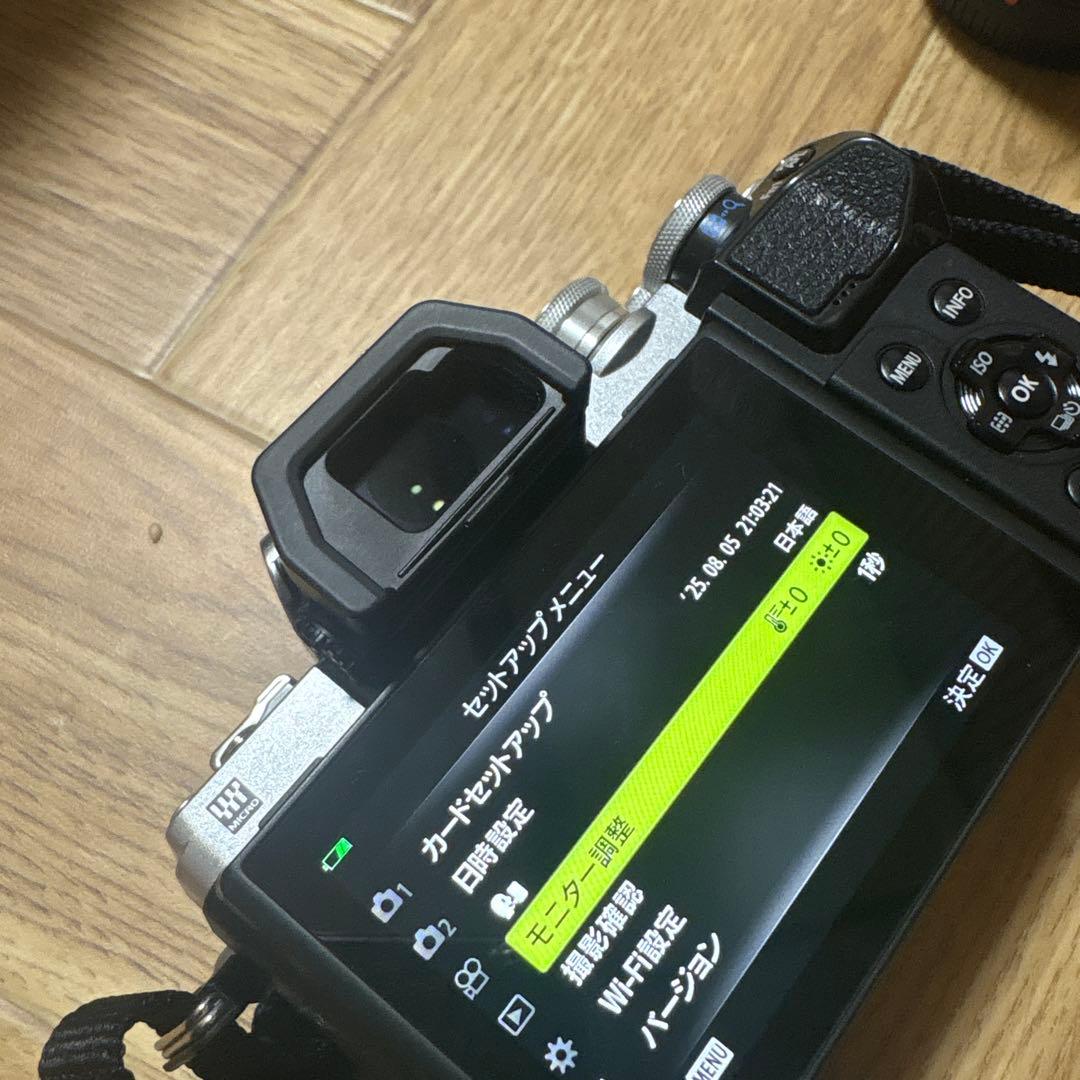 は*か様 簡易清掃済み オリンパスOM-D E-M10 MarkⅢ 単焦点レンズ