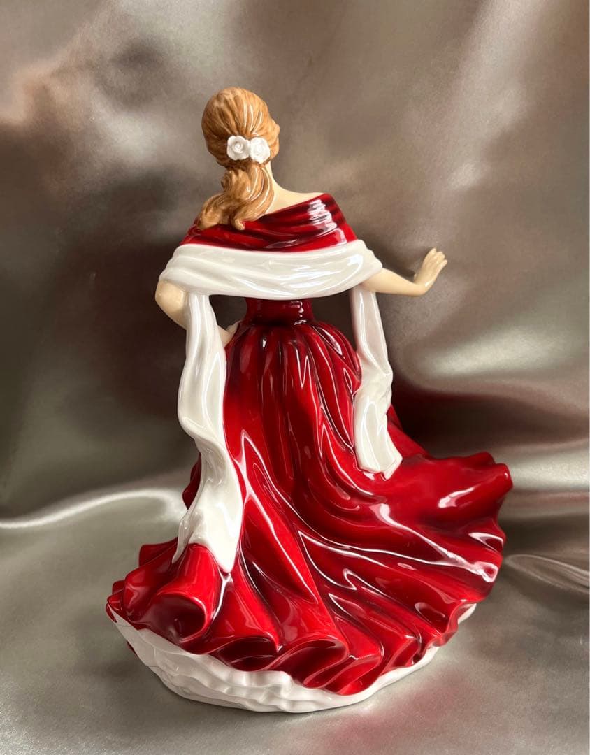 【未使用】ロイヤルドルトン フィギュリン陶器 人形　スカーレット