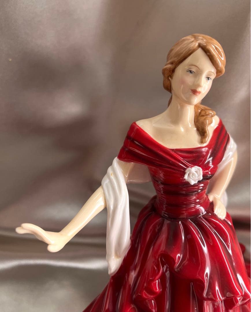 【未使用】ロイヤルドルトン フィギュリン陶器 人形　スカーレット
