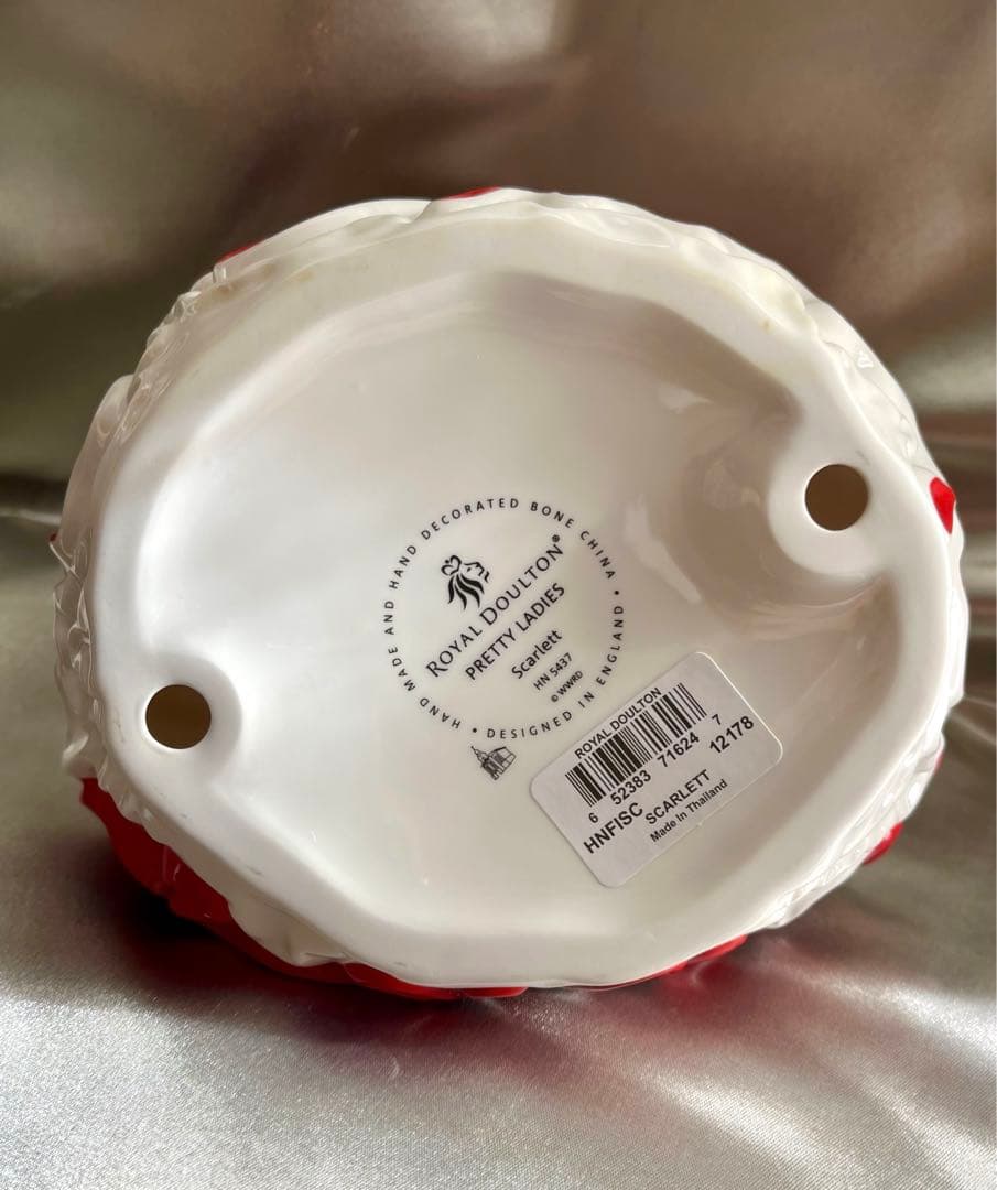 【未使用】ロイヤルドルトン フィギュリン陶器 人形　スカーレット