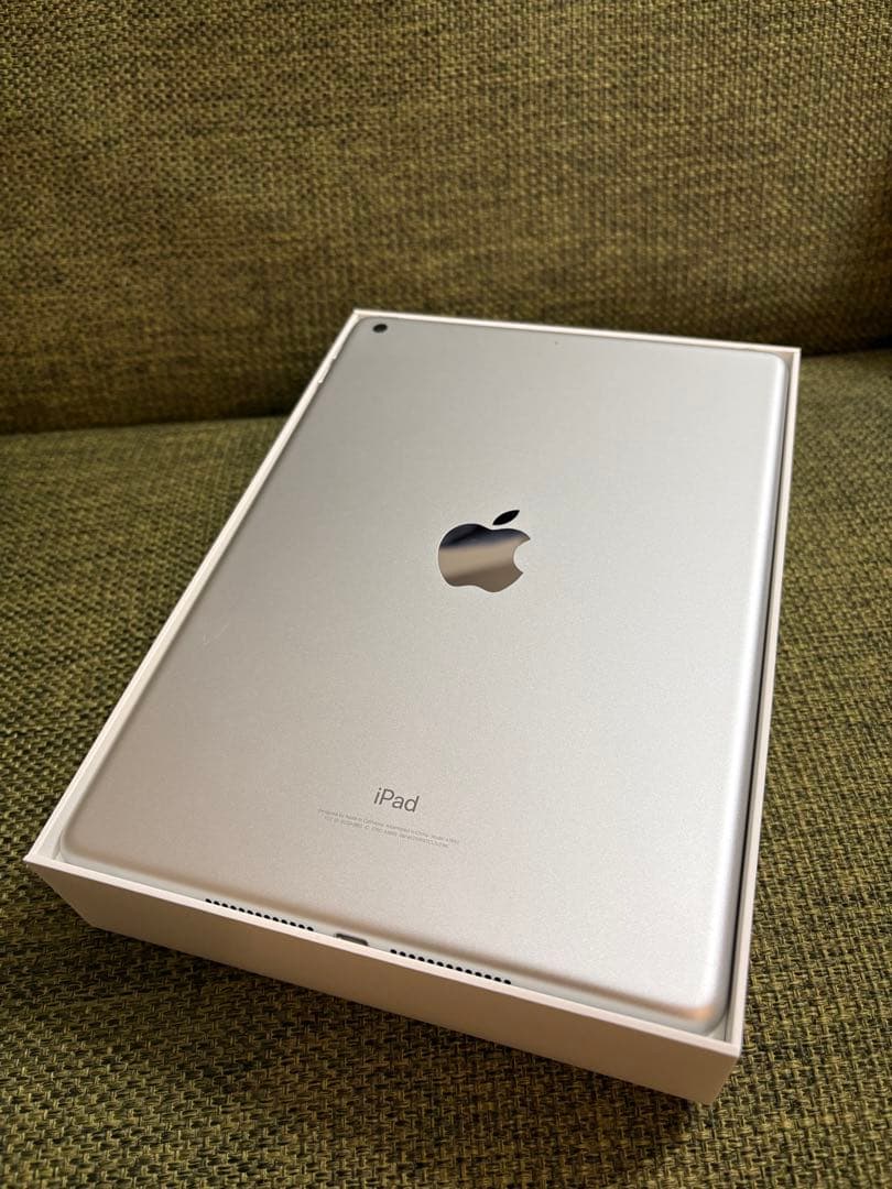 ［美品］Apple iPad グレー 第6世代 32G Wi-Fiモデルおまけ付