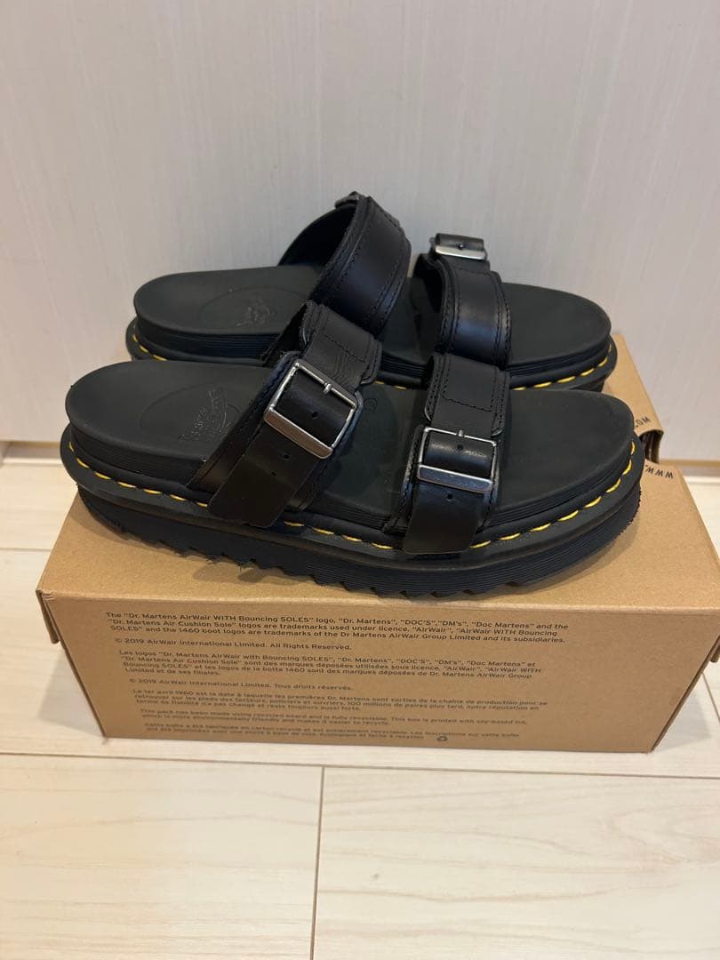 Dr. Martens Myles ブラック サンダル