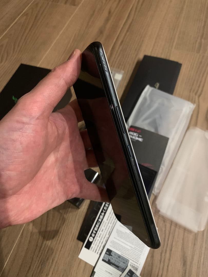 美品★rog phone 5 完品の12/256 ストームホワイト！日本国内版！