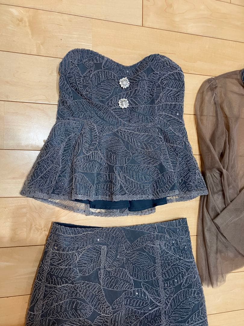 k*︎様 【leja】スパンコールビジューボタンセットアップワンピース グレー