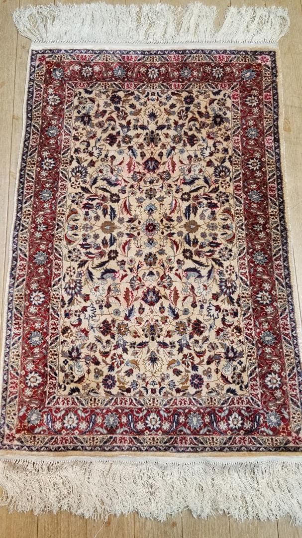 ヘレケシルク絨毯