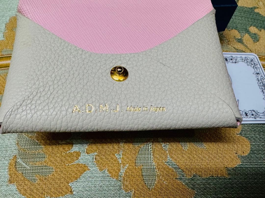 A.D.M.J. スワロフスキー　カードケース　レザー 名刺入れ アイボリー 蜂