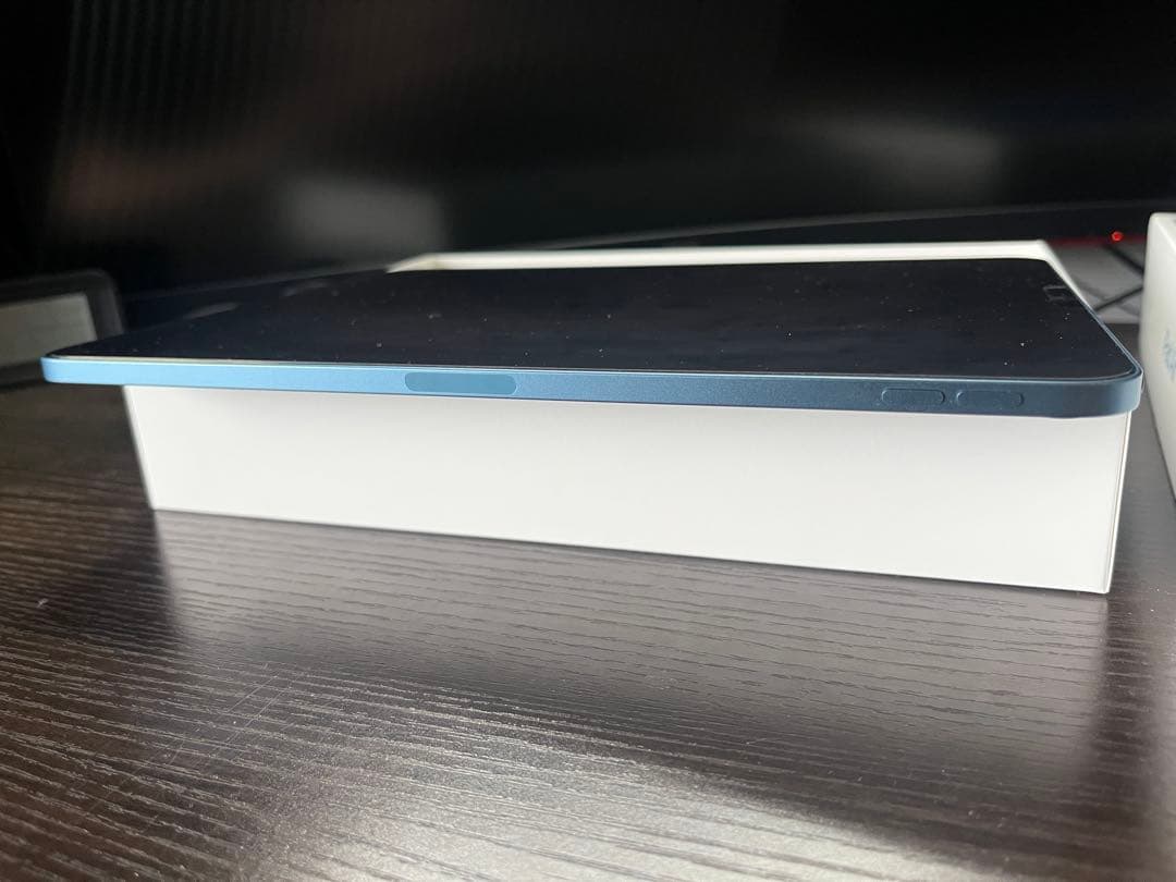 美品【本体＋純正キーボード】iPad Air第5世代Wi-Fi 64GB ブルー