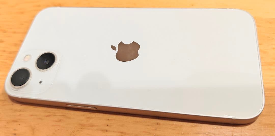 美品　Apple iPhone 13 ホワイト 本体