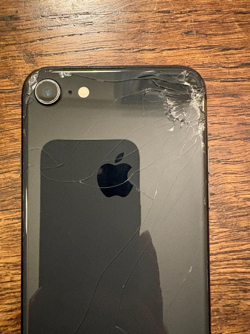 iPhone 8 256GB 背面割れ スペースグレイ