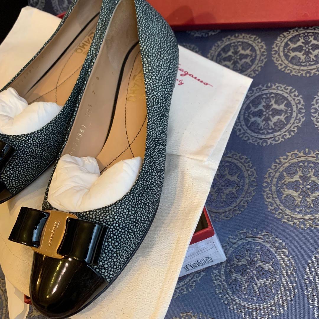 希少美品Salvatore Ferragamo リボン付バレエシューズ エイ革