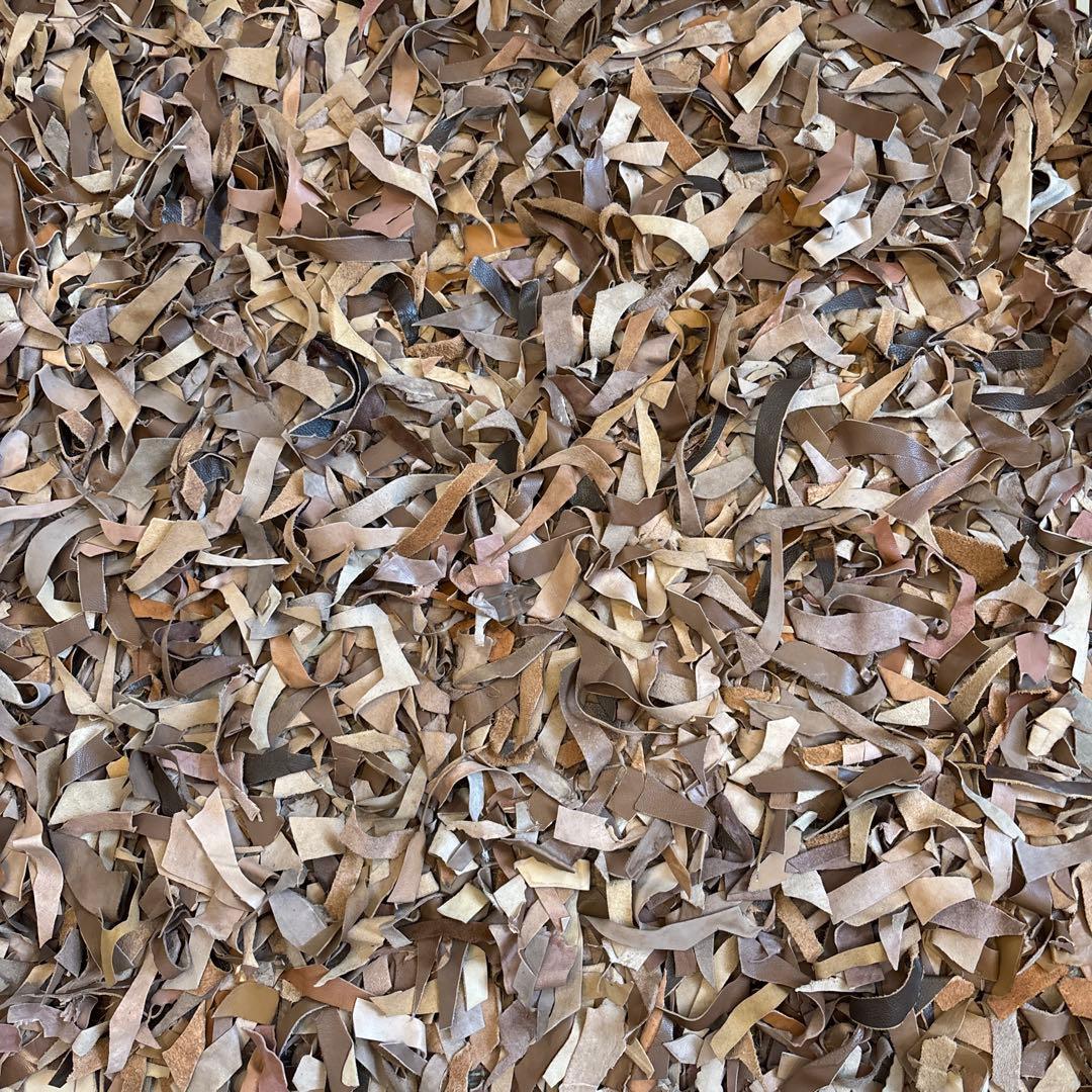 お値下げしました＊メンズライクインテリアに＊インダストリアルリサイクルレザーラグ