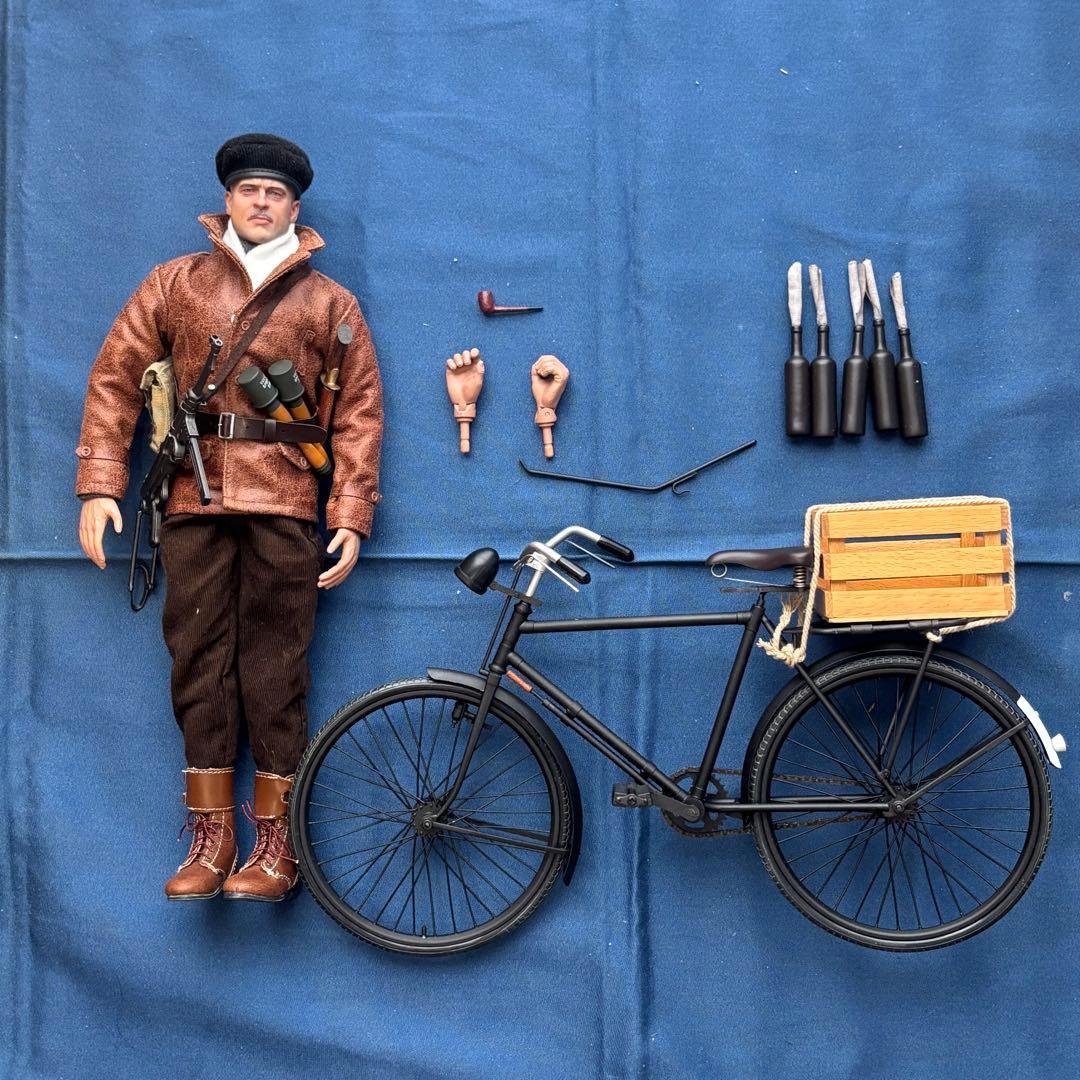 【美品】1/6アクションフィギュア（ブラッド・ピット？）自転車付き