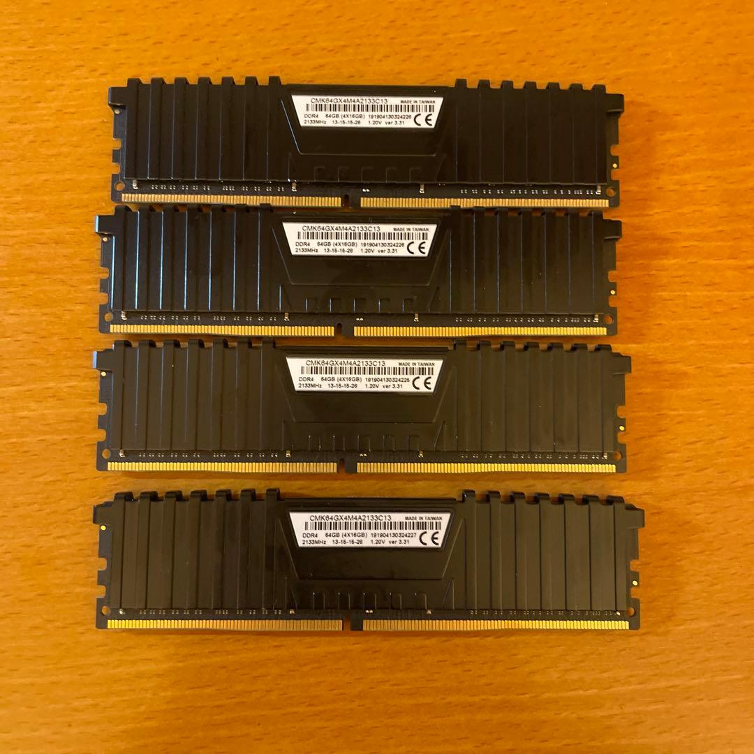 CORSAIR製　デスクトップ用メモリDDR4 64GB (16GB*4枚)