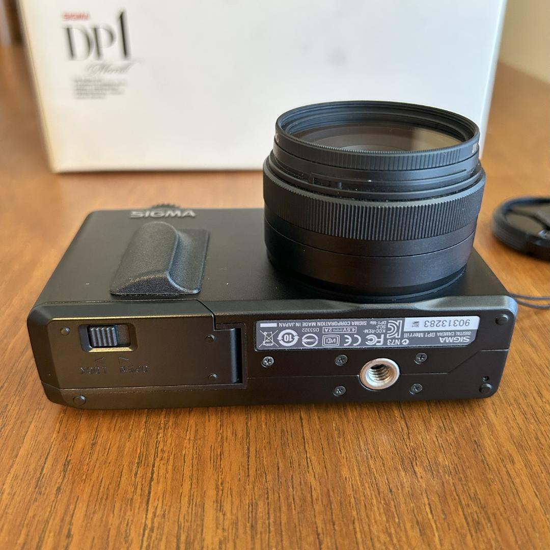 【乾燥剤】SIGMA DP1 merrill バッテリー3個付き　元箱有り