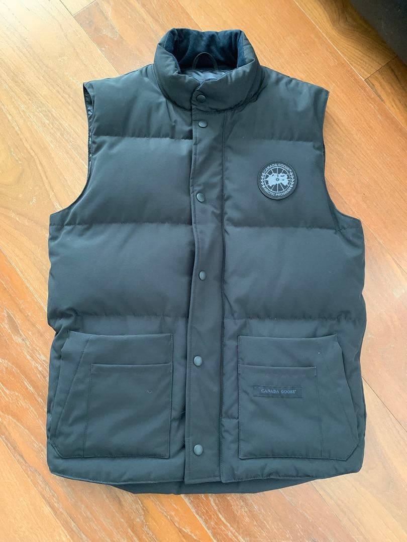 カナダグースダウンベスト　ブラックレーベル4154MB
