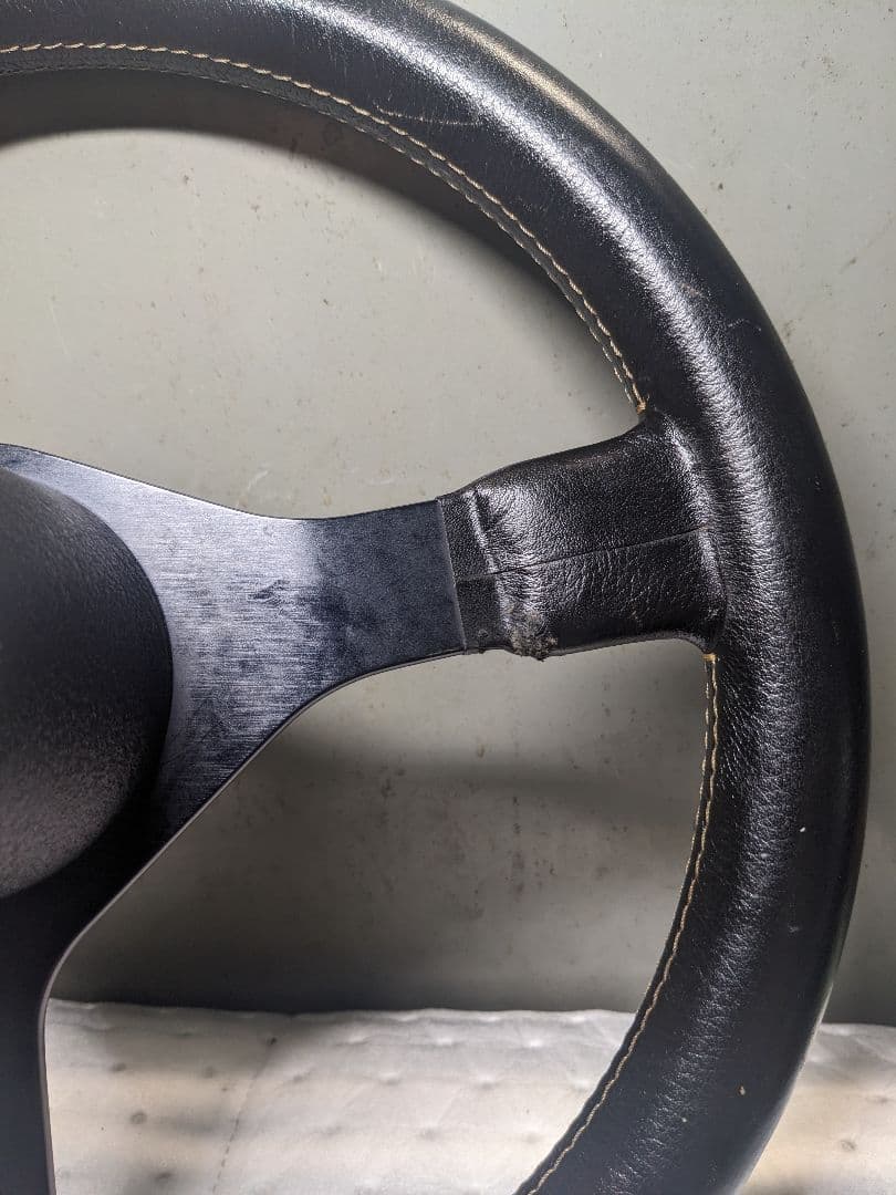 MOMO Cavallino ステアリング ● ホーンボタン、ボス付き