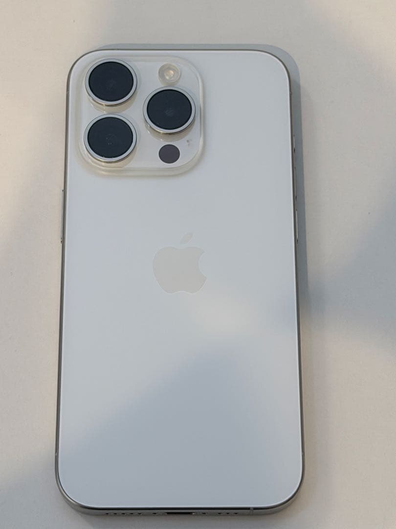 Apple iPhone １５Pro ホワイト本体５１２GB