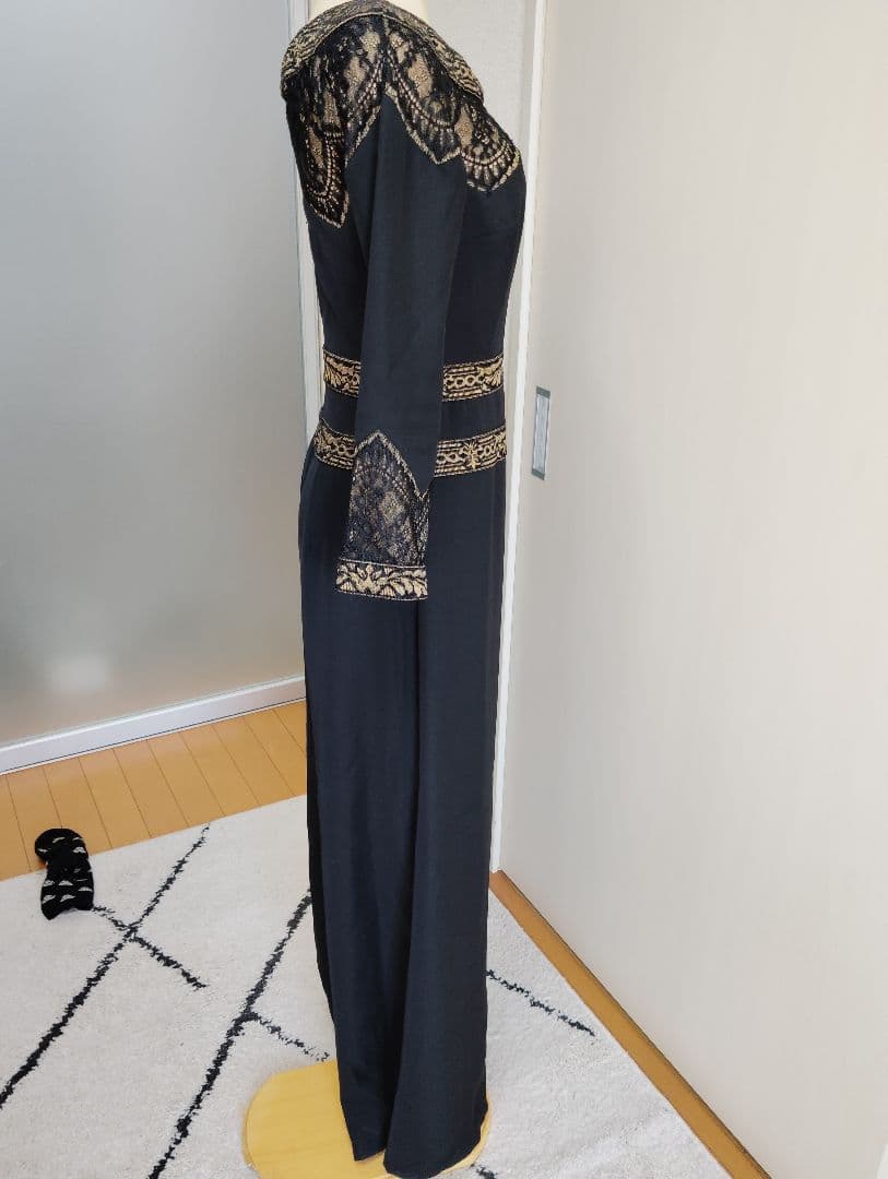 タダシショージレース装飾付き黒ロングドレス