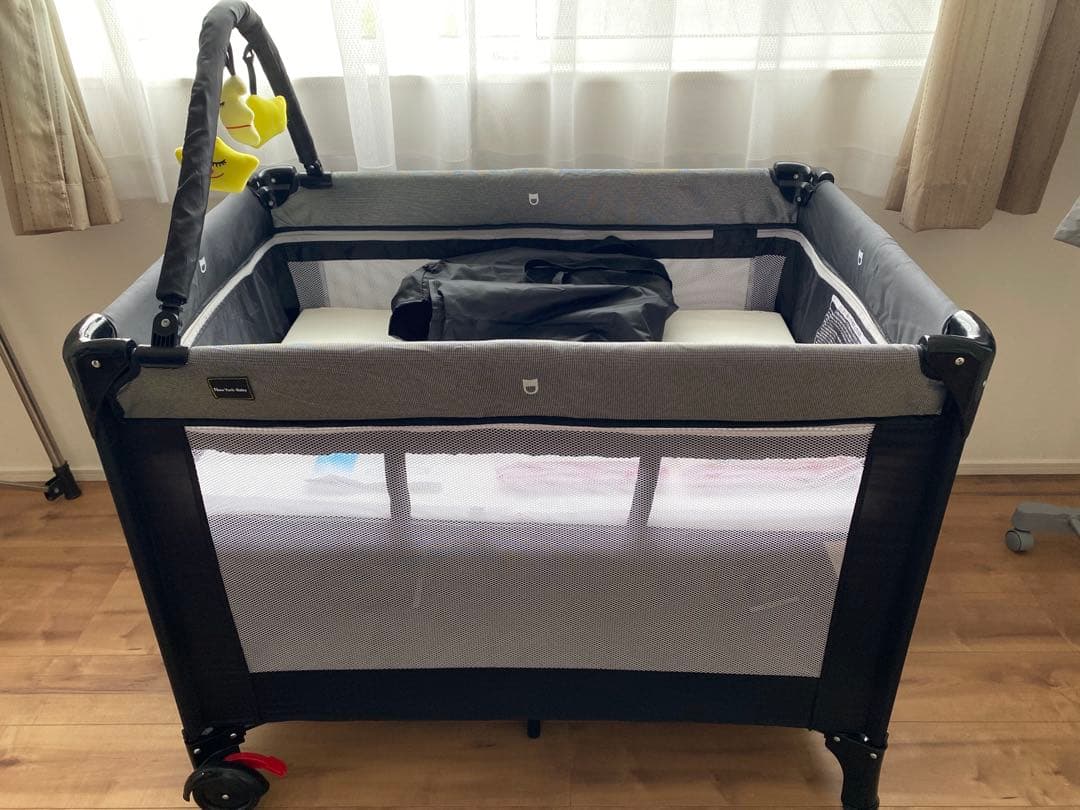 カトージ　ベビーベッド　マット、防水パッド付き