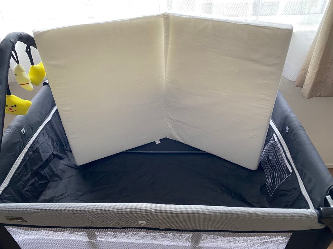 カトージ　ベビーベッド　マット、防水パッド付き
