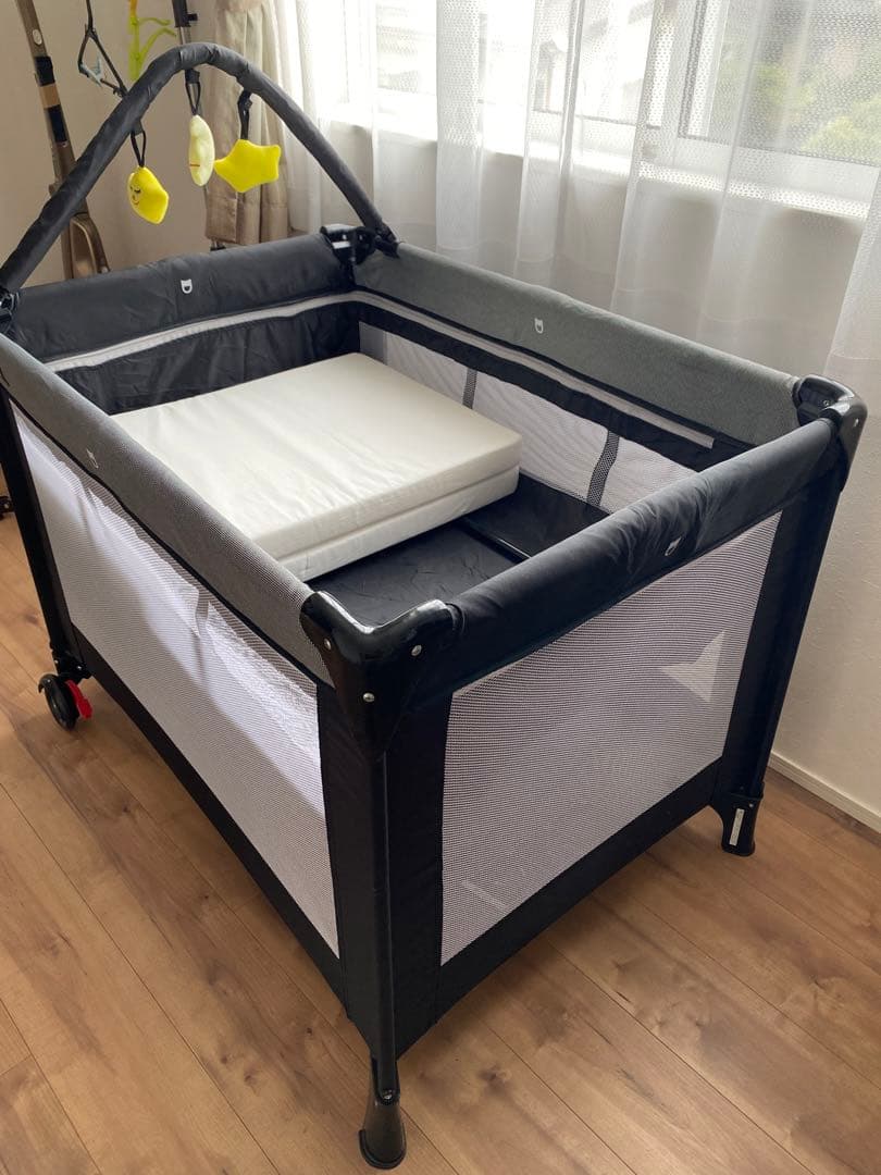 カトージ　ベビーベッド　マット、防水パッド付き