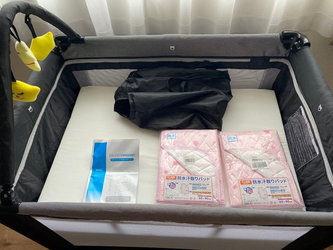 カトージ　ベビーベッド　マット、防水パッド付き