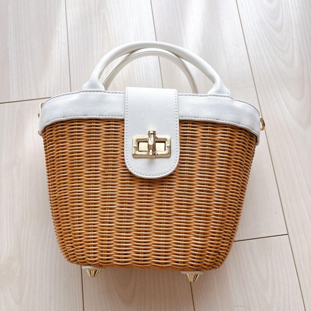 DIANA バスケット型ラタンバッグ