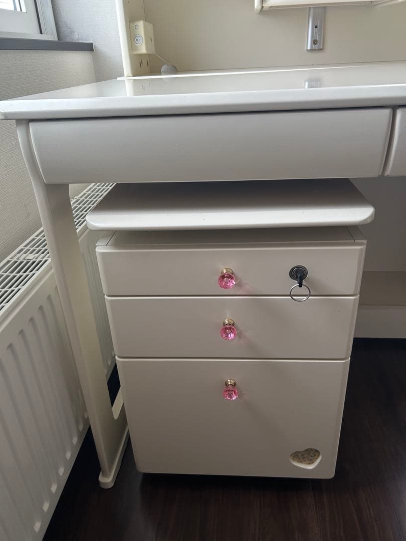 （札幌直接引取限定）くろがねデスク　ホワイト学習机　白ピンク　デスクライト付き