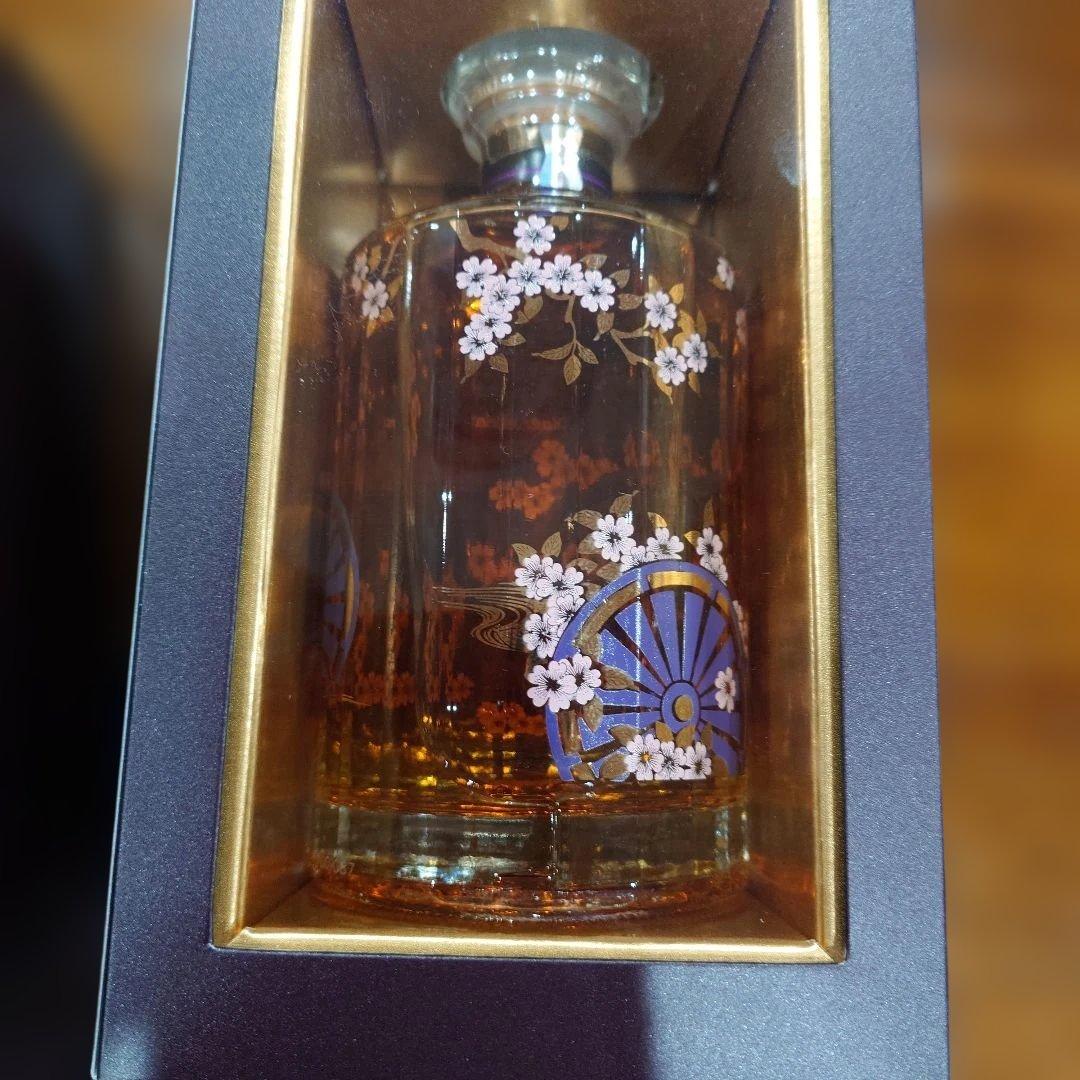 ★新品未開封★ サントリー　響　マスターズセレクト700ml 意匠ボトル箱付き