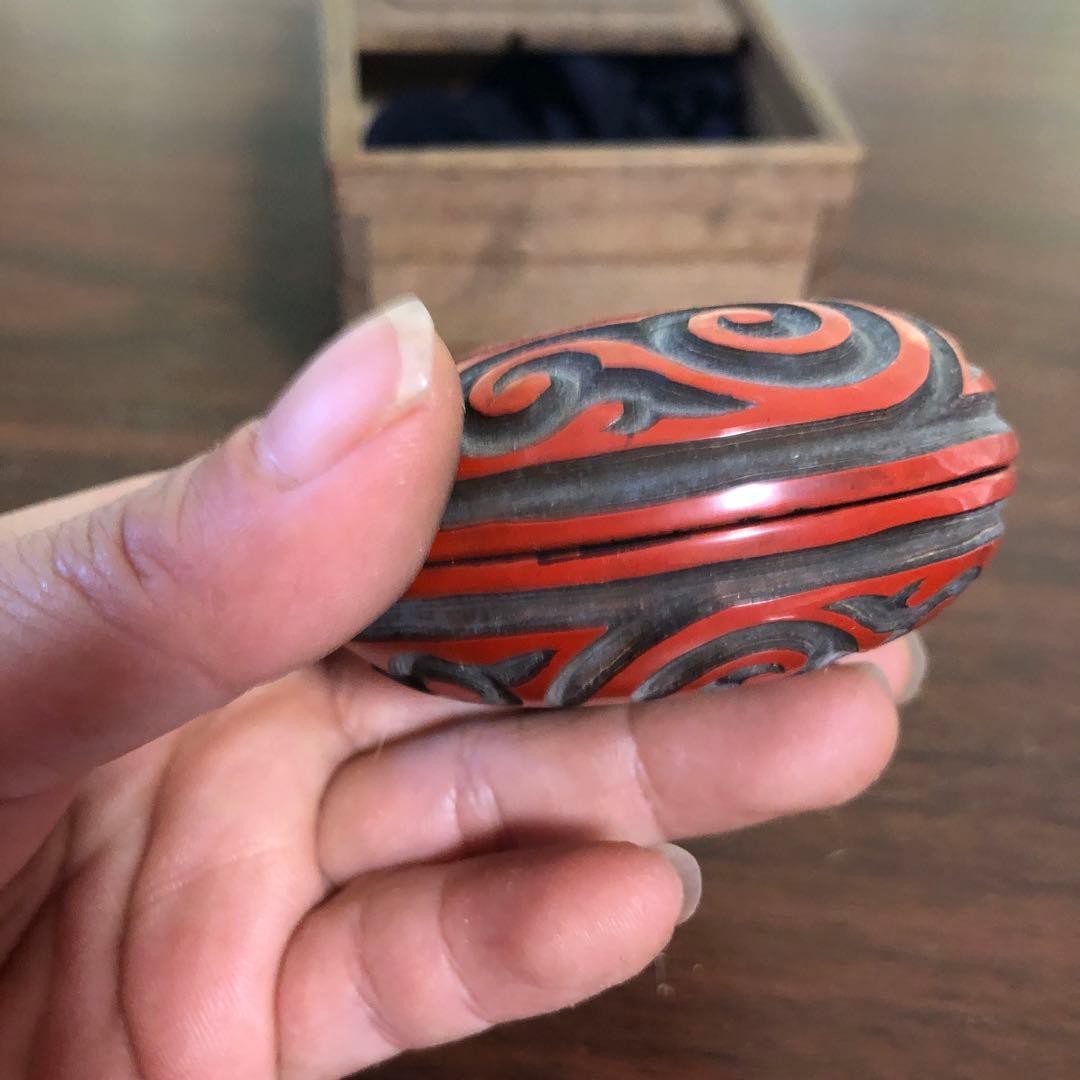 堆朱　香合　雲唐草