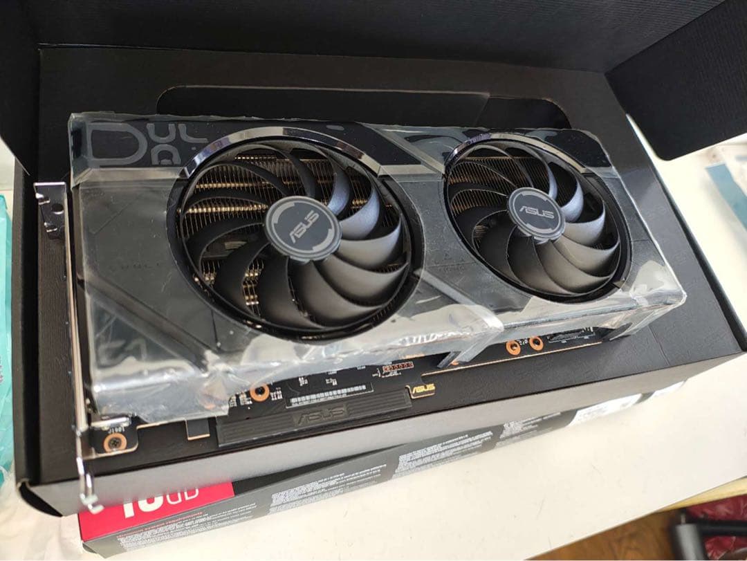 グラフィックボード・グラボ・ビデオカード ASUS Radeon RX 7800 XT 16GB OC