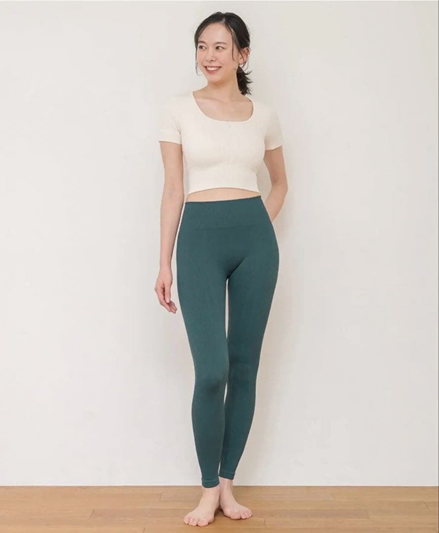 【年末セール】新品未使用SサイズSUKALA ダークグリーン レギンス