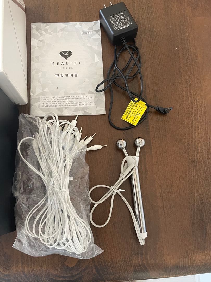 REALIZE スリムビューティハウス　本体と美顔器