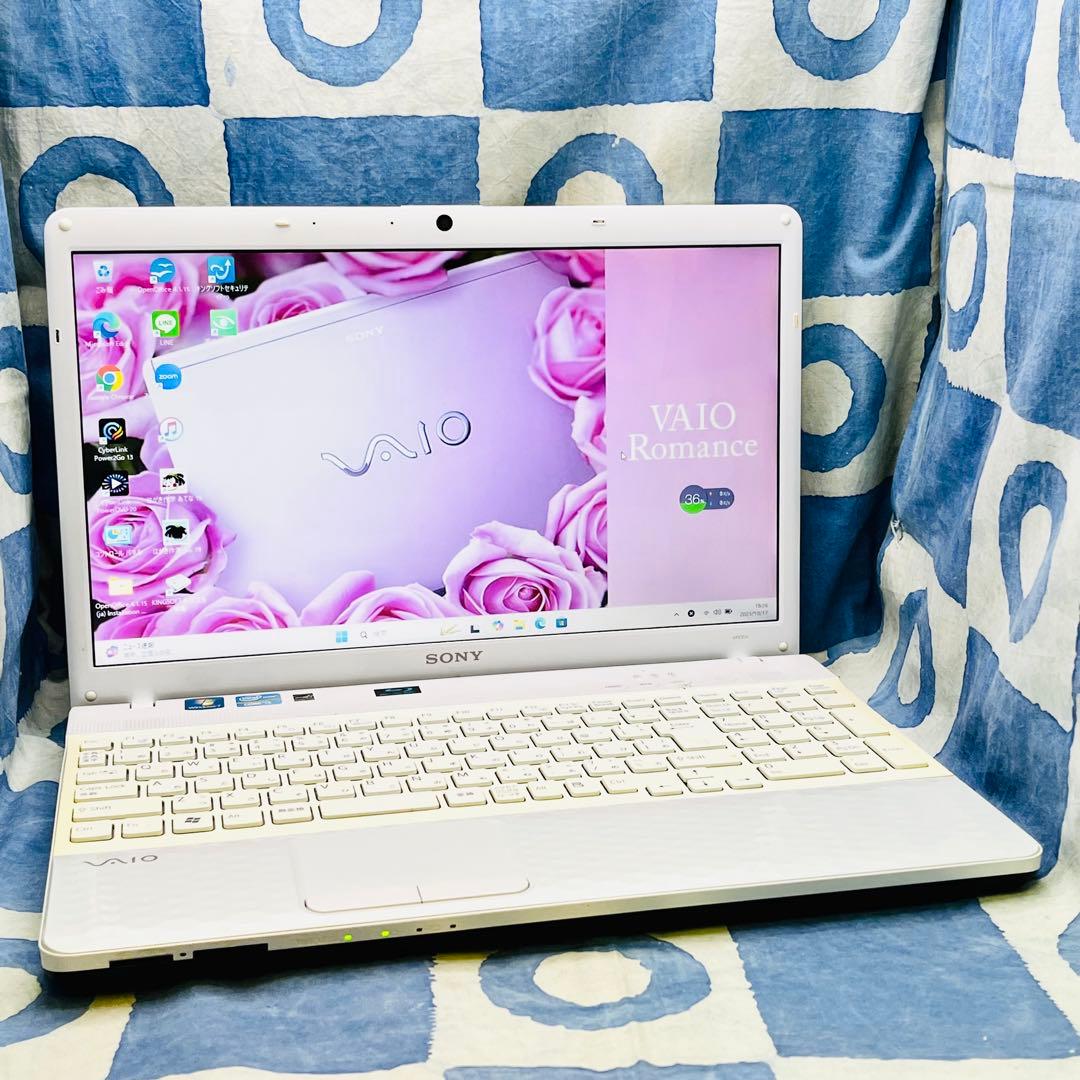 人気VAIO♡快速SSD256G☆i5☆美しい白♪ブルーレイ&カメラ！Win11
