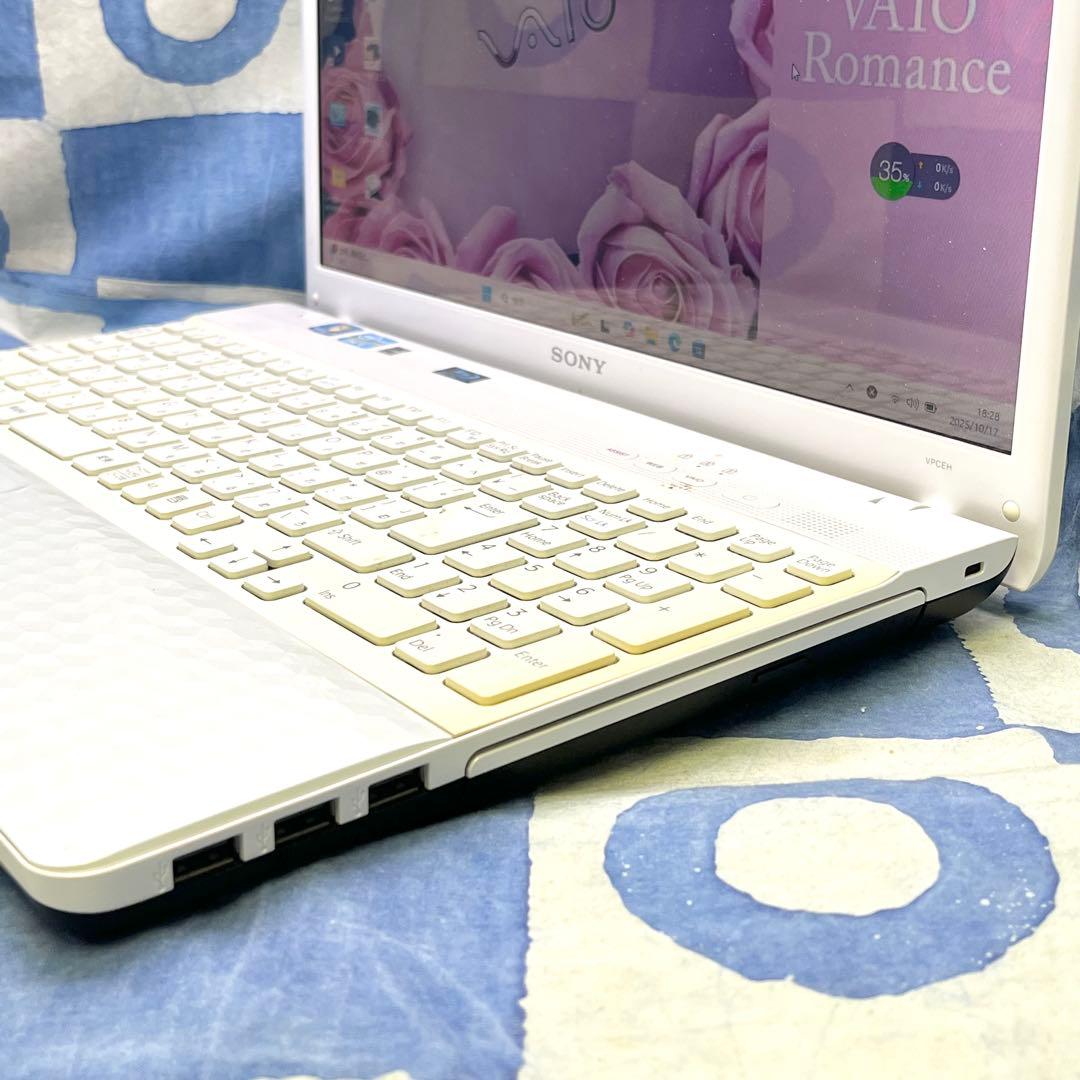 人気VAIO♡快速SSD256G☆i5☆美しい白♪ブルーレイ&カメラ！Win11