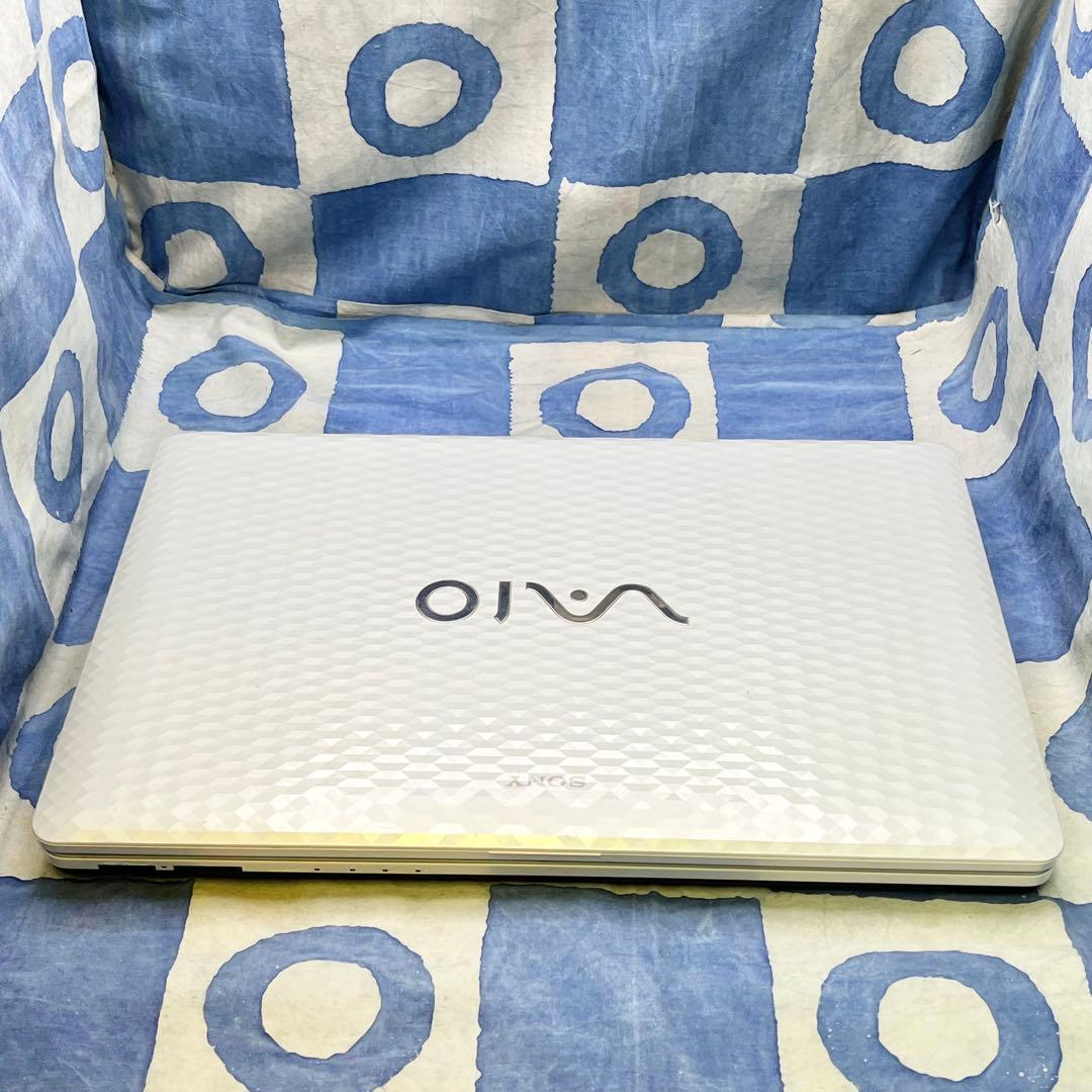 人気VAIO♡快速SSD256G☆i5☆美しい白♪ブルーレイ&カメラ！Win11