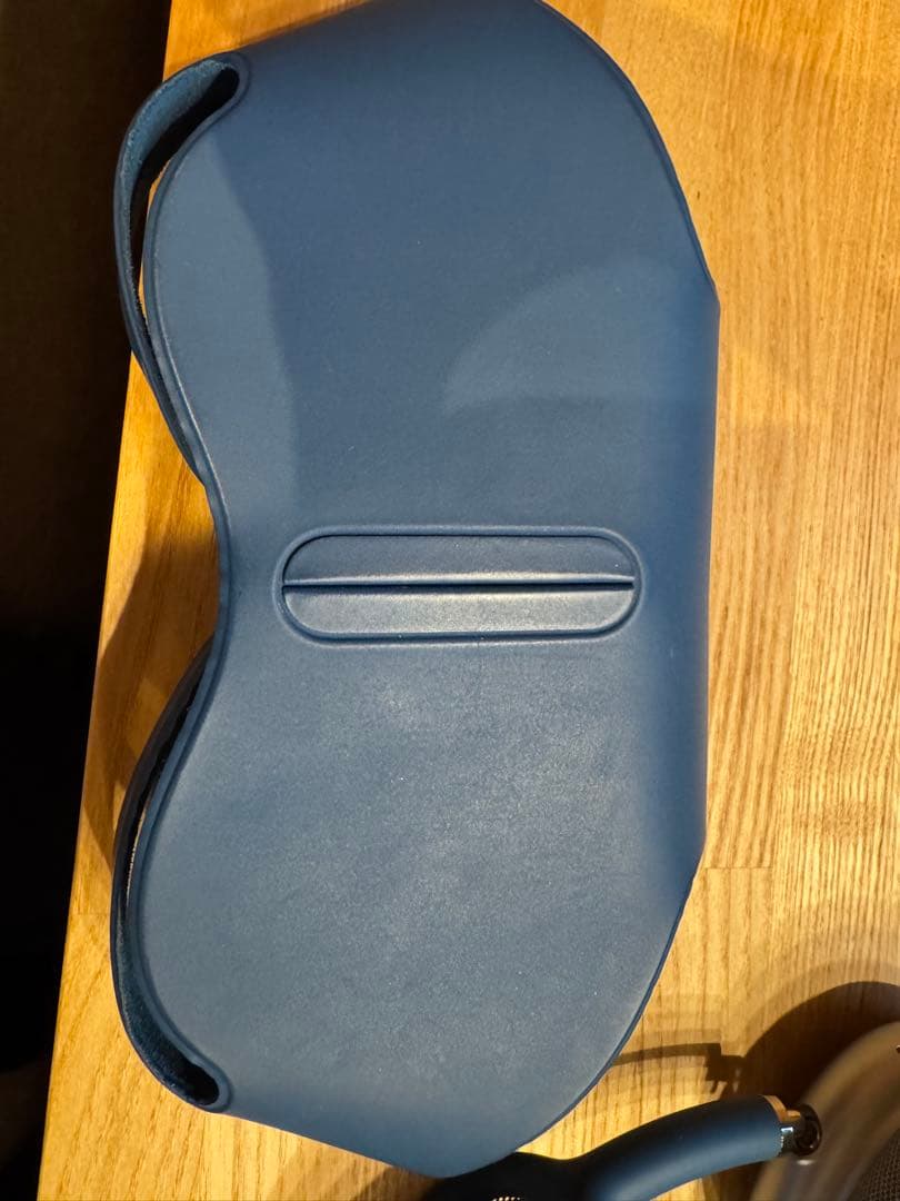 AirPods max ブルー