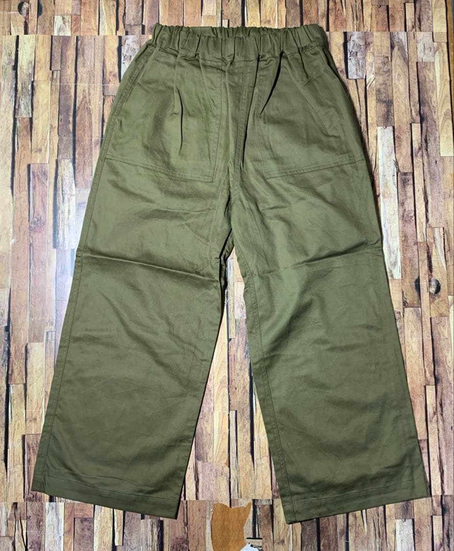 新品下げ札付き！NARUカツラギベイカーパンツ カーキ
