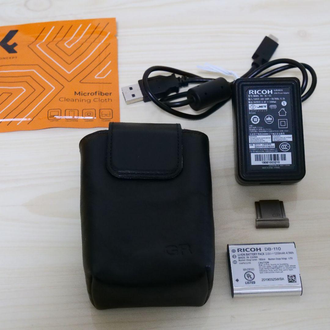 【豪華おまけ、ショット数わずか】RICOH GR Ⅲ 純正ポーチ他