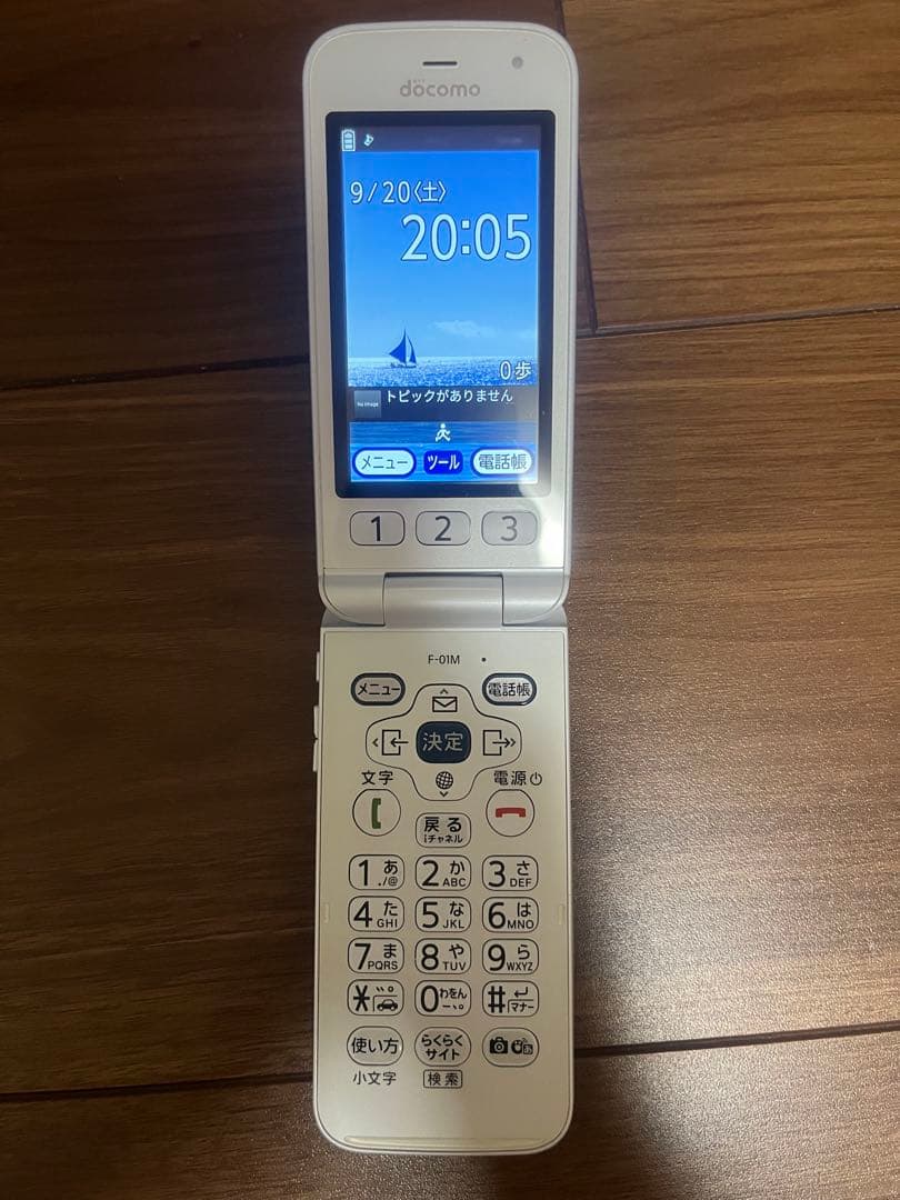 ガラケーF01M