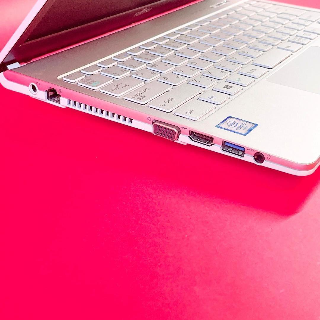 小型軽量❣️薄型ノートパソコン✨️可愛いホワイト✨️動作良好SSD！事務作業カメラ付き