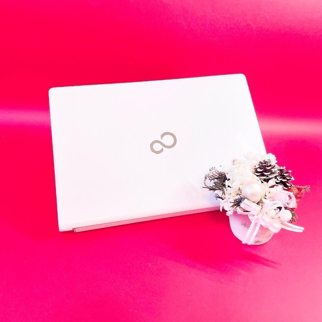 小型軽量❣️薄型ノートパソコン✨️可愛いホワイト✨️動作良好SSD！事務作業カメラ付き