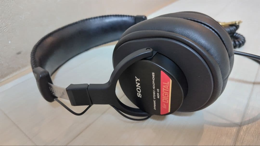 SONY　有線ヘッドホン　MDR-V6